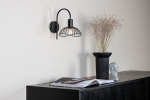 Wandlampe Vela Schwarz in Farbe von kommodly