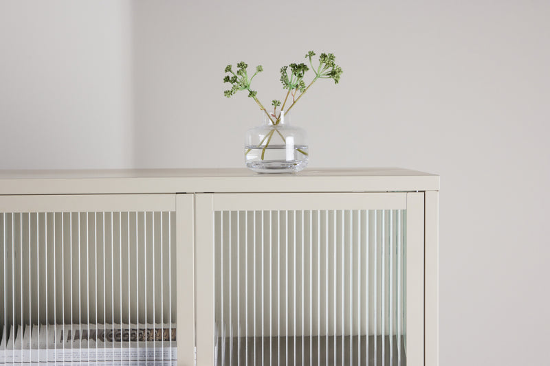 Vitrinenschrank Kiko Beige in Farbe von kommodly