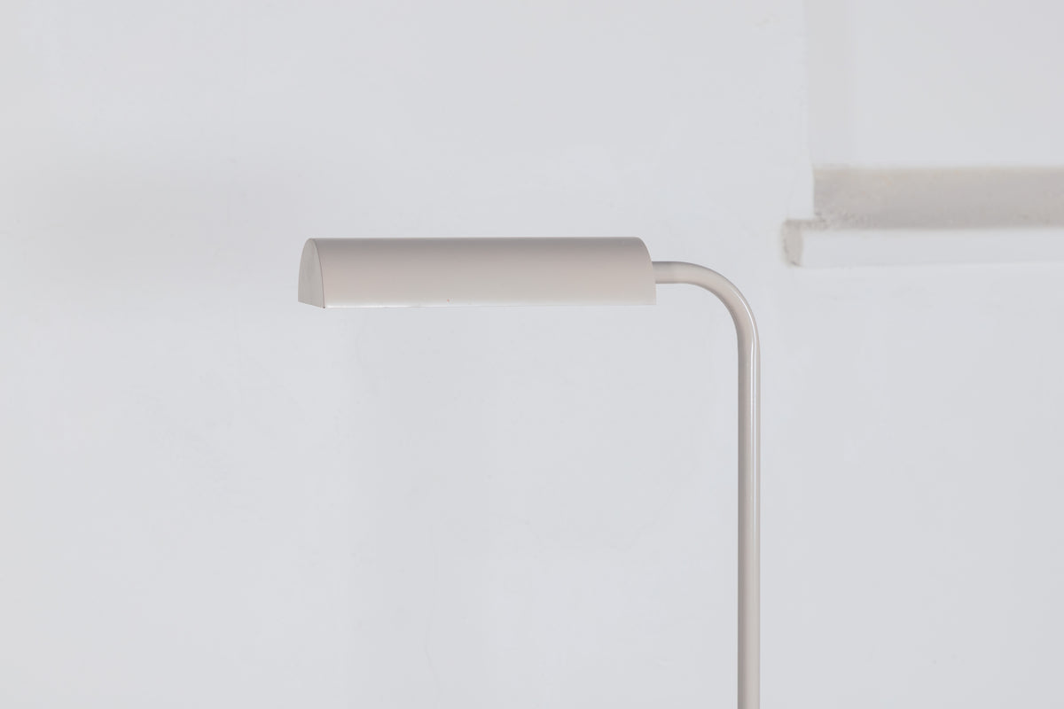 Stehlampe Vida in Farbe von kommodly