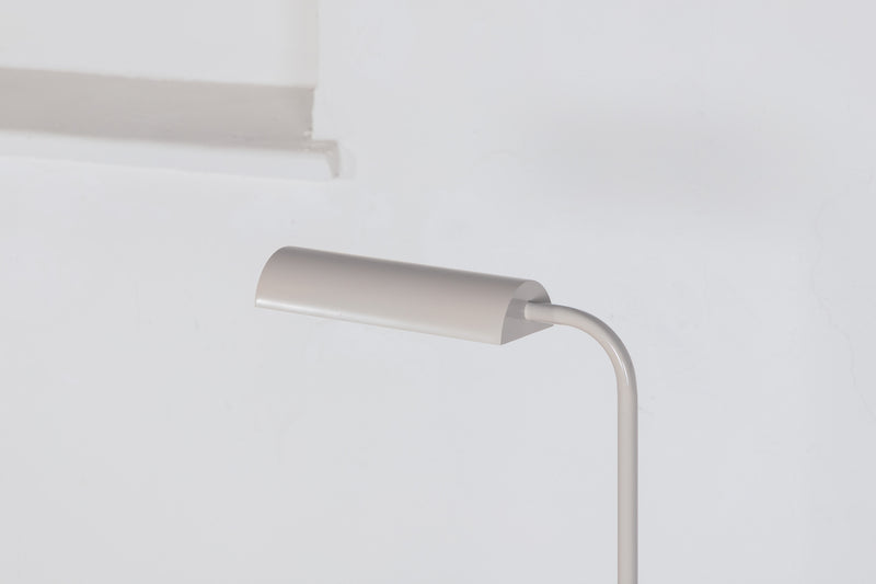 Stehlampe Vida in Farbe von kommodly