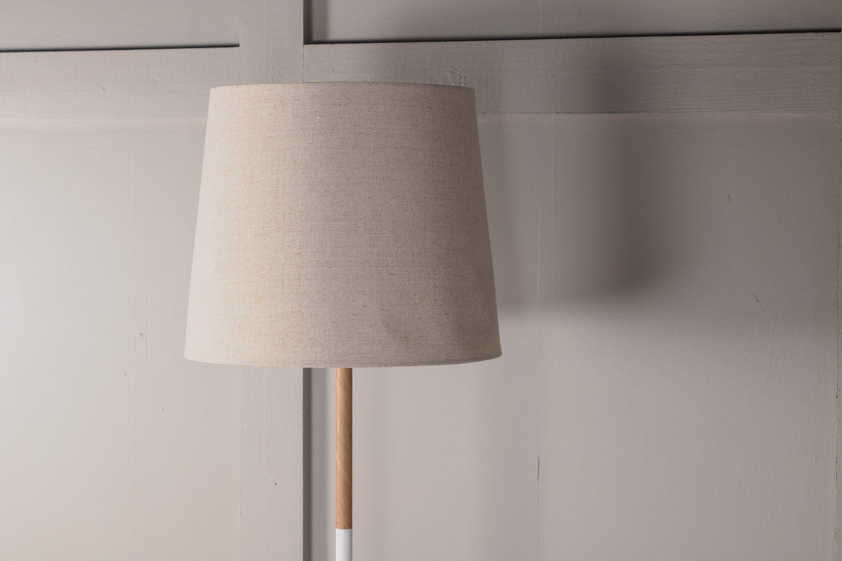 Stehlampe Ada Beige in Farbe von kommodly