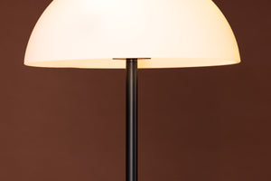 Stehlampe Viko Weiß in Farbe von kommodly