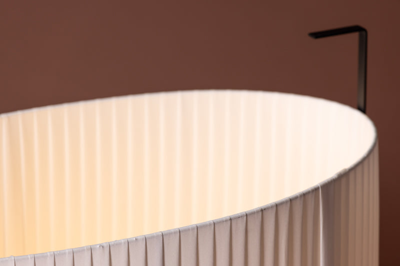 Stehlampe Lumi Schwarz in Farbe von kommodly