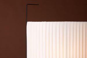 Stehlampe Lumi Schwarz in Farbe von kommodly