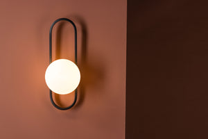 Wandlampe Lupa Schwarz in Farbe von kommodly
