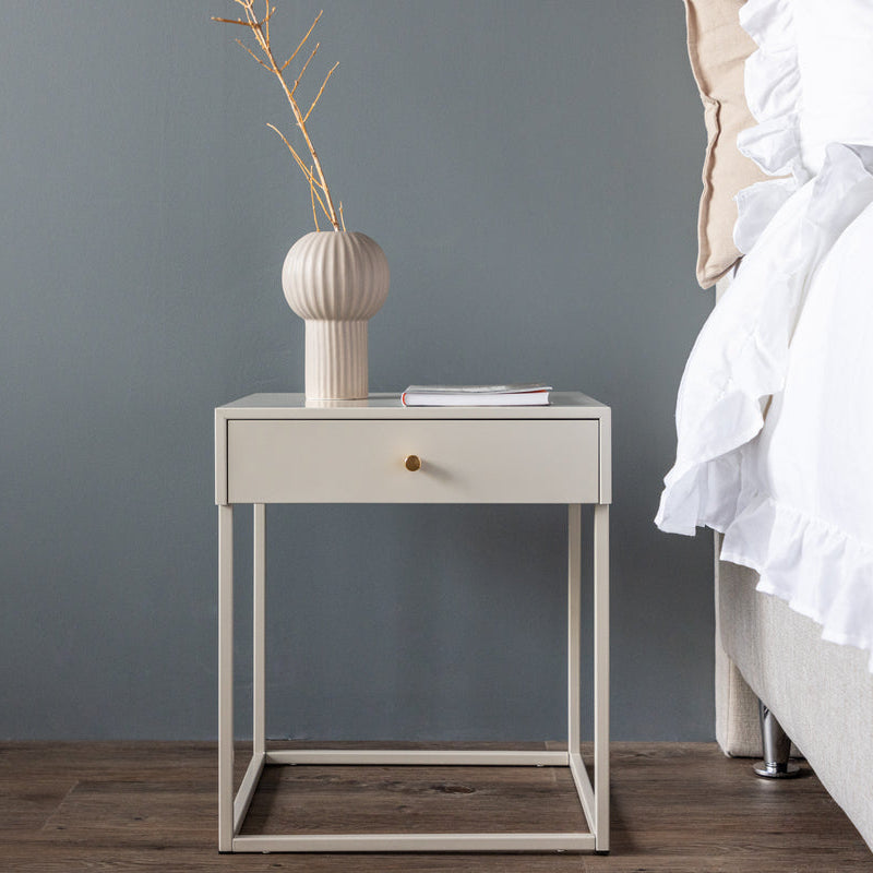 Nachttisch Nixa in Farbe Beige von kommodly