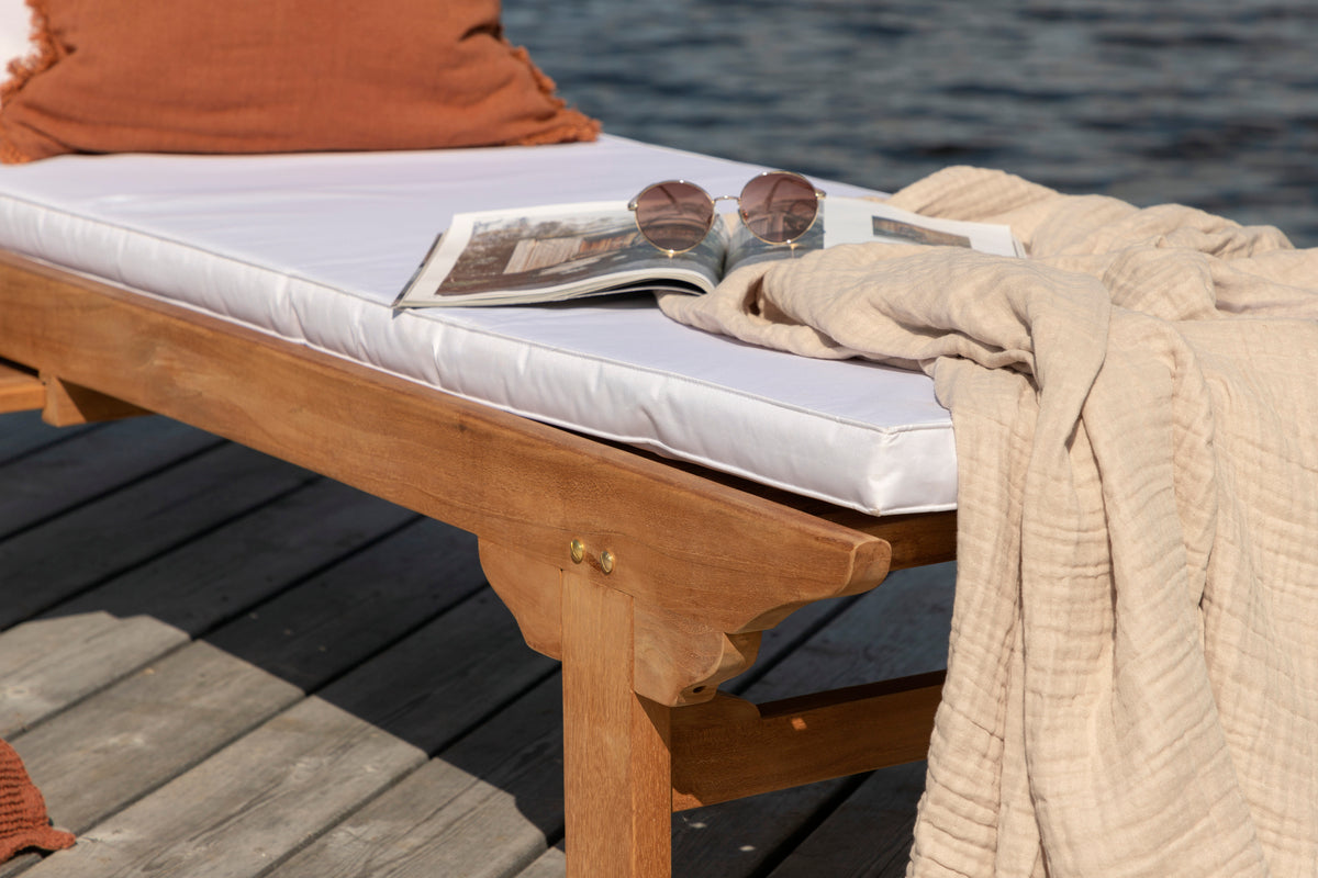 Sonnenliege Balo Natur Teak in Farbe von kommodly