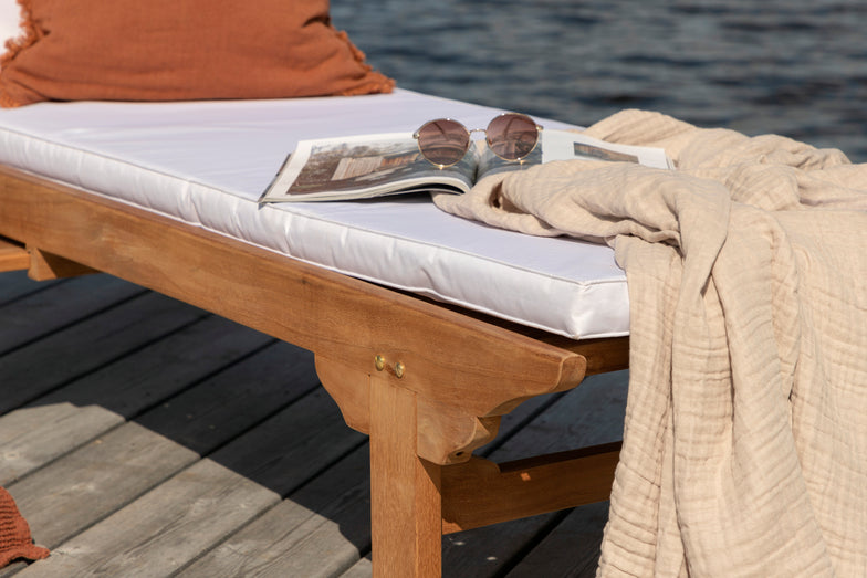 Sonnenliege Balo Natur Teak in Farbe von kommodly