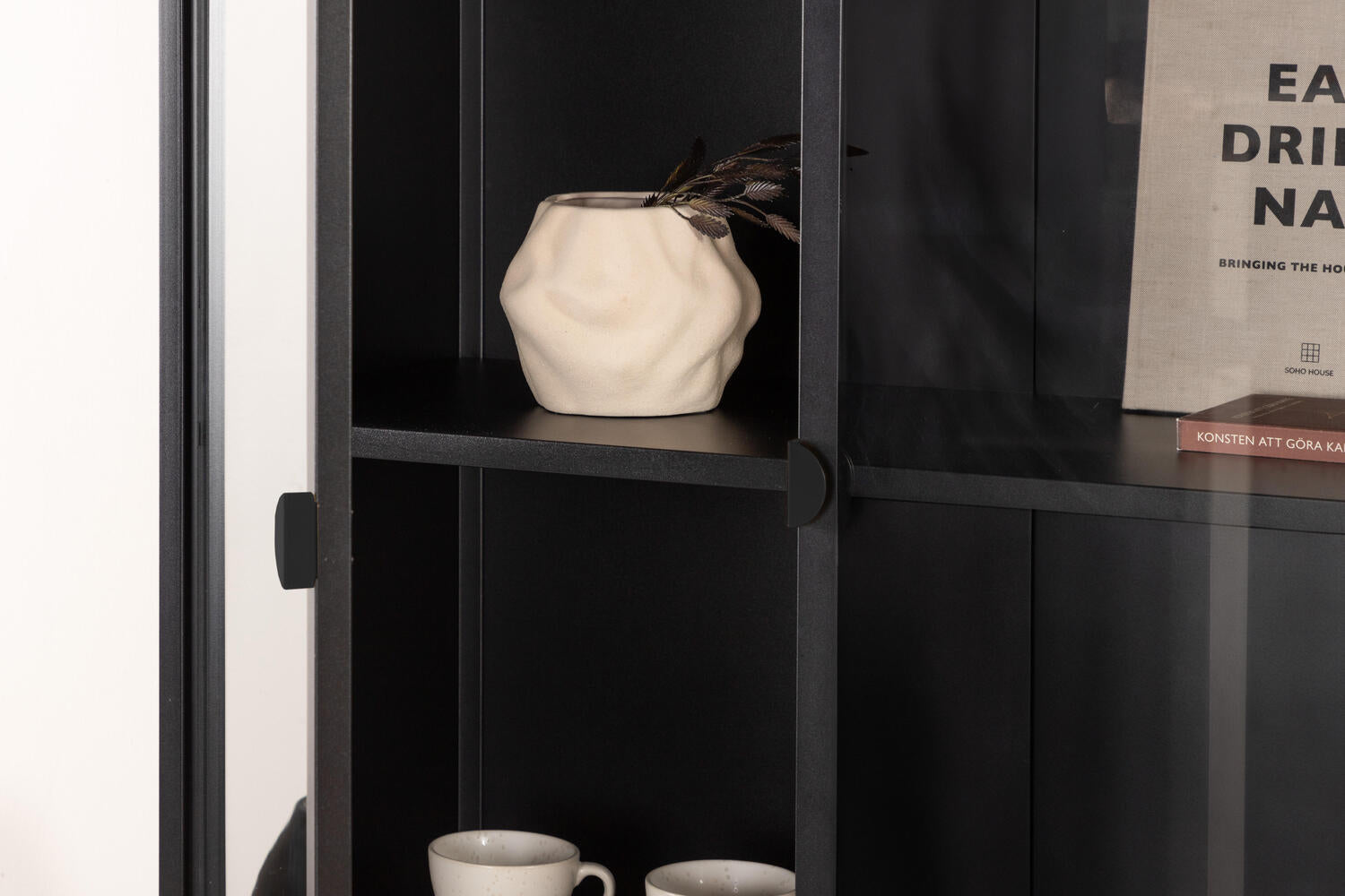 Vitrine Piri in Farbe von Kommodly