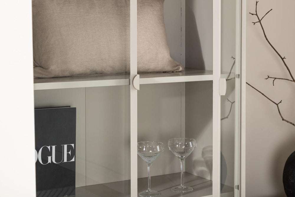 Vitrine Piri in Farbe von Kommodly