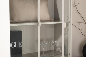 Vitrine Piri in Farbe von Kommodly