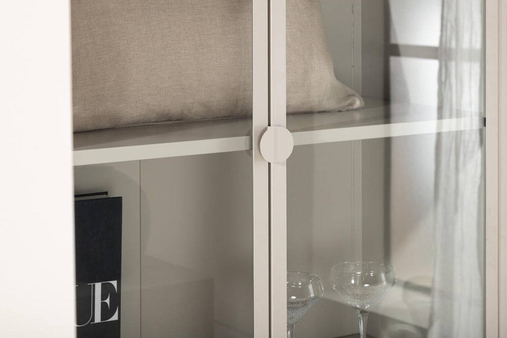 Vitrine Piri in Farbe von Kommodly