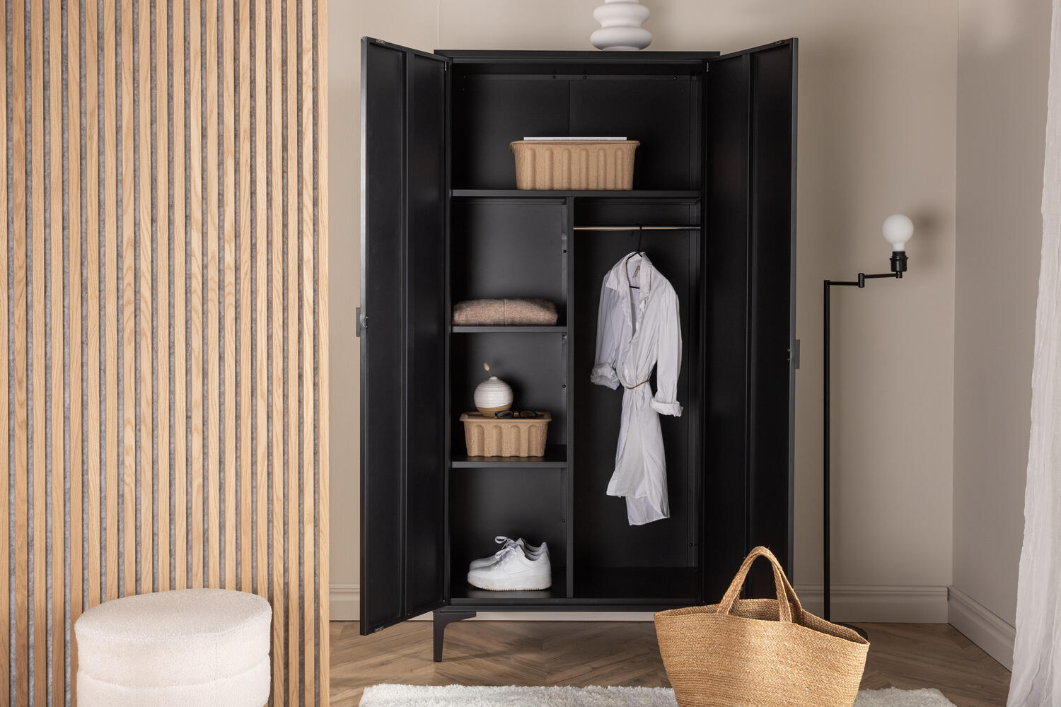 Kleiderschrank Pire in Farbe von Kommodly
