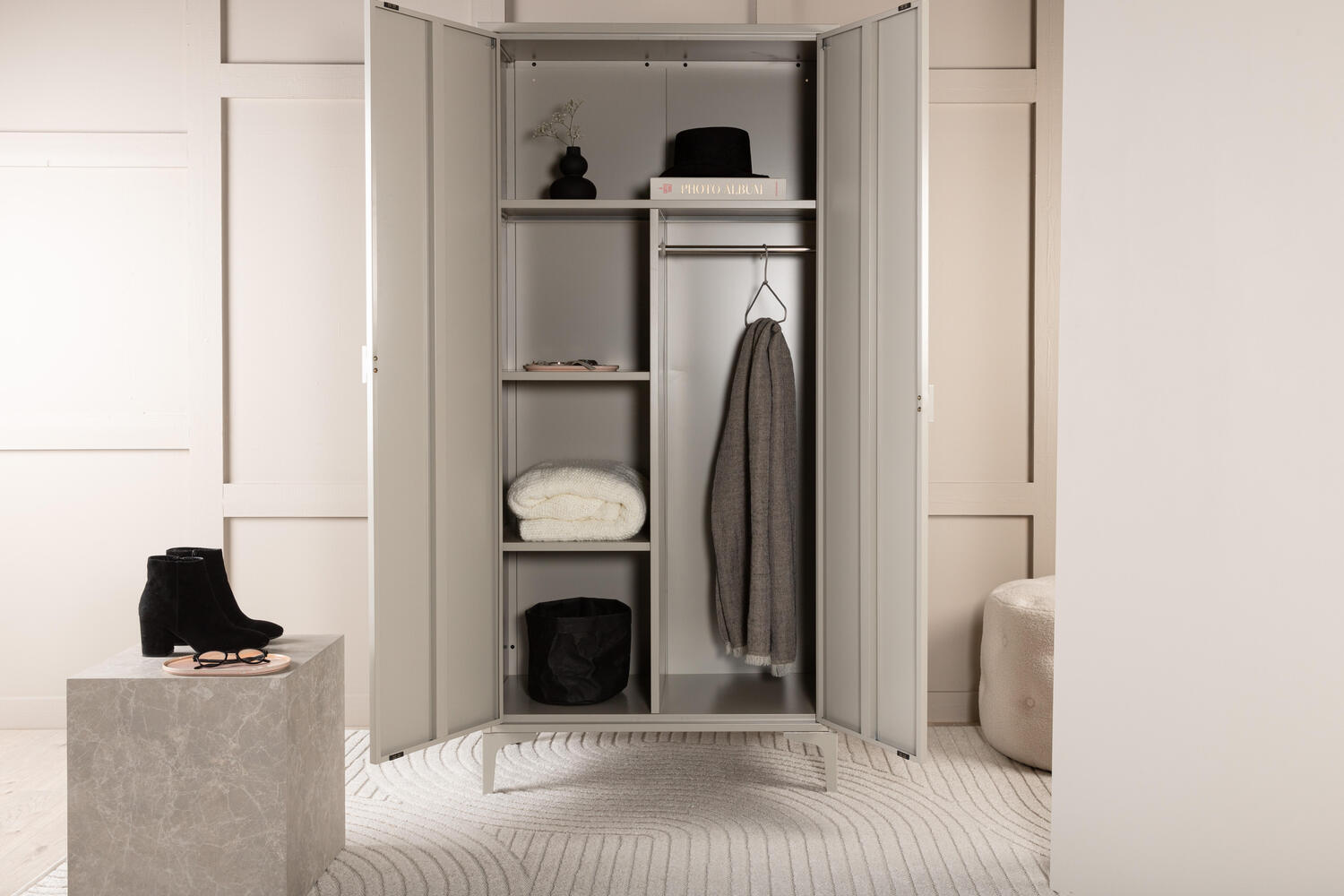 Kleiderschrank Pire in Farbe von Kommodly