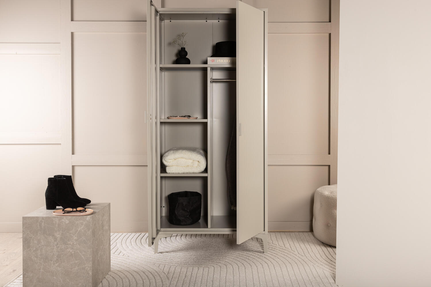 Kleiderschrank Pire in Farbe von Kommodly