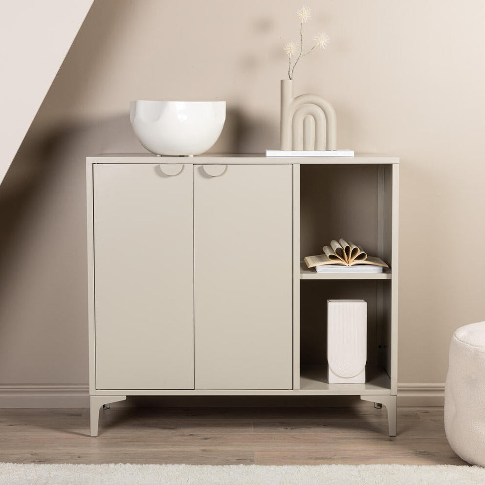 Sideboard Poru in Farbe Beige von Kommodly