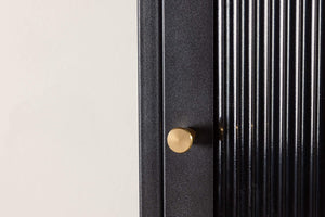 Vitrinenschrank Calu in Farbe von Kommodly
