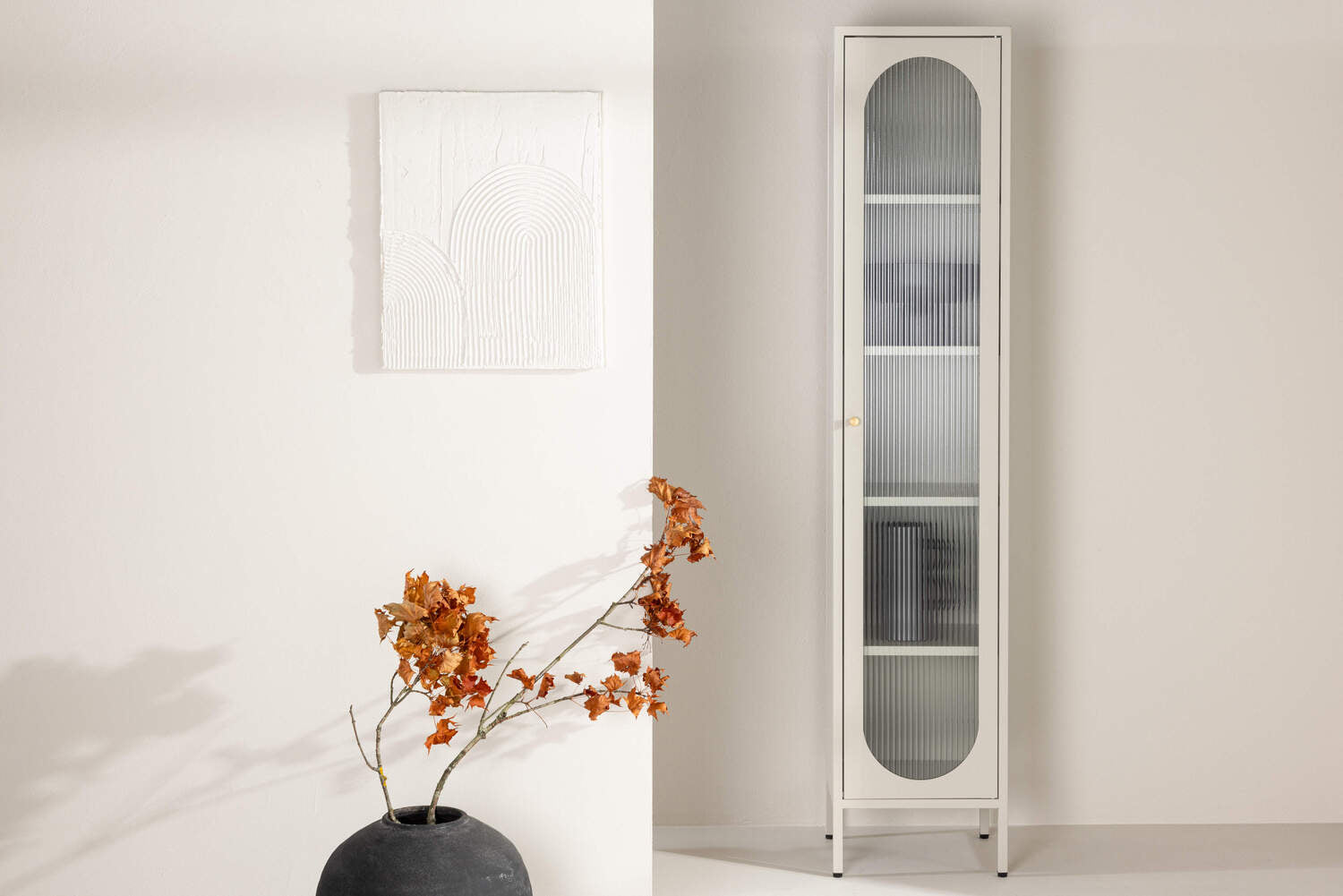 Vitrinenschrank Calu in Farbe Beige von Kommodly