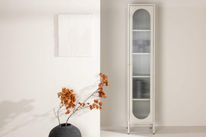 Vitrinenschrank Calu in Farbe Beige von Kommodly