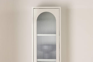Vitrinenschrank Calu in Farbe von Kommodly