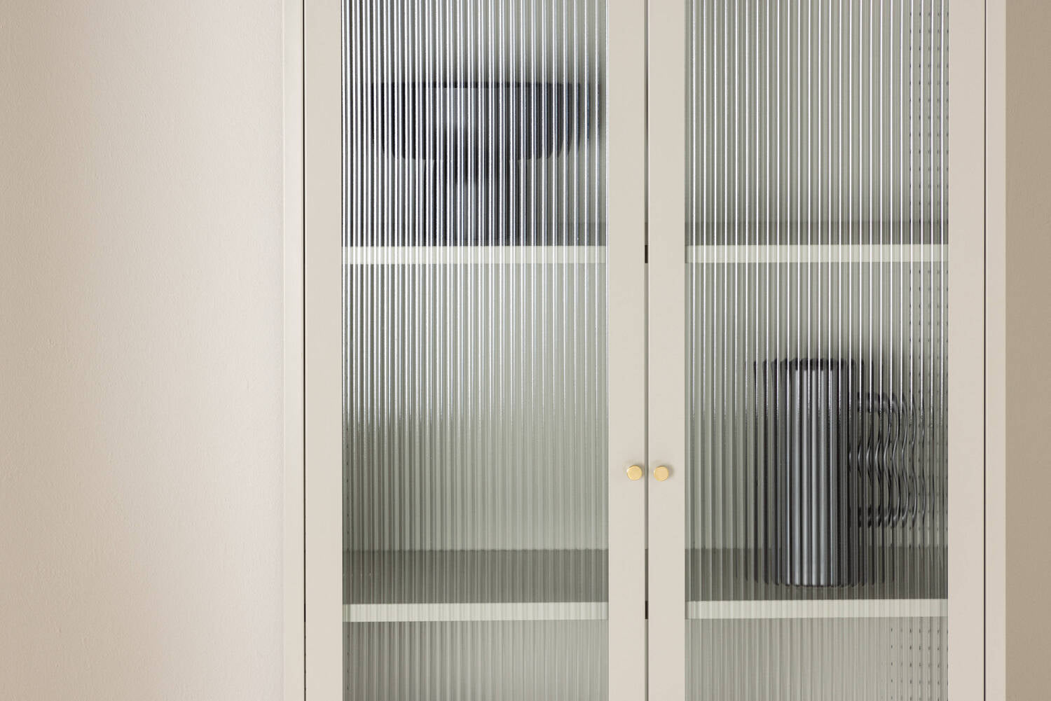 Vitrine Limo in Farbe von Kommodly
