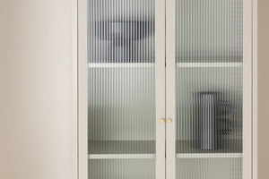 Vitrine Limo in Farbe von Kommodly