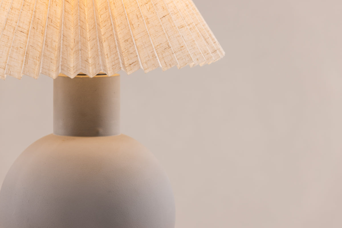 Tischlampe Lova Grau in Farbe von kommodly