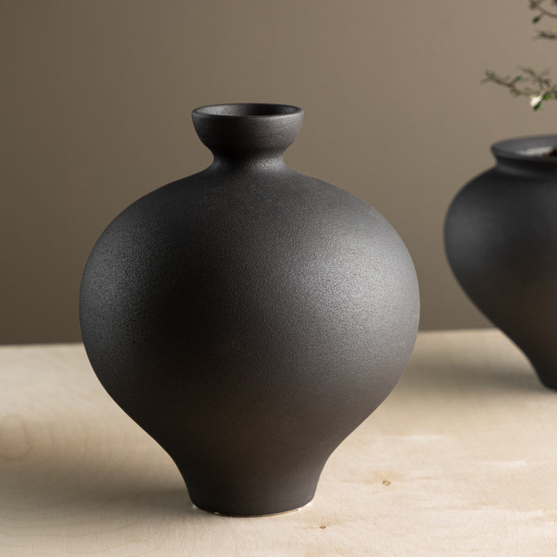 Dekorationsvase Kelo in Farbe Schwarz (24cm) von kommodly
