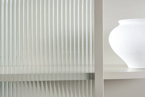Vitrinenschrank Geno L in Farbe von Kommodly