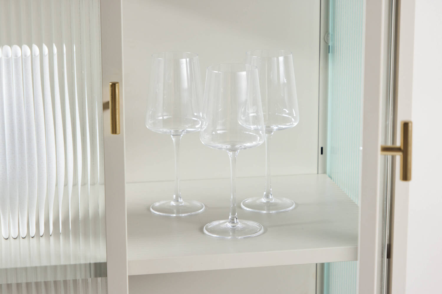 Vitrinenschrank Geno L in Farbe von Kommodly