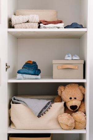 Kinderkleiderschrank Modell Leon in Farbe von Domo Kids