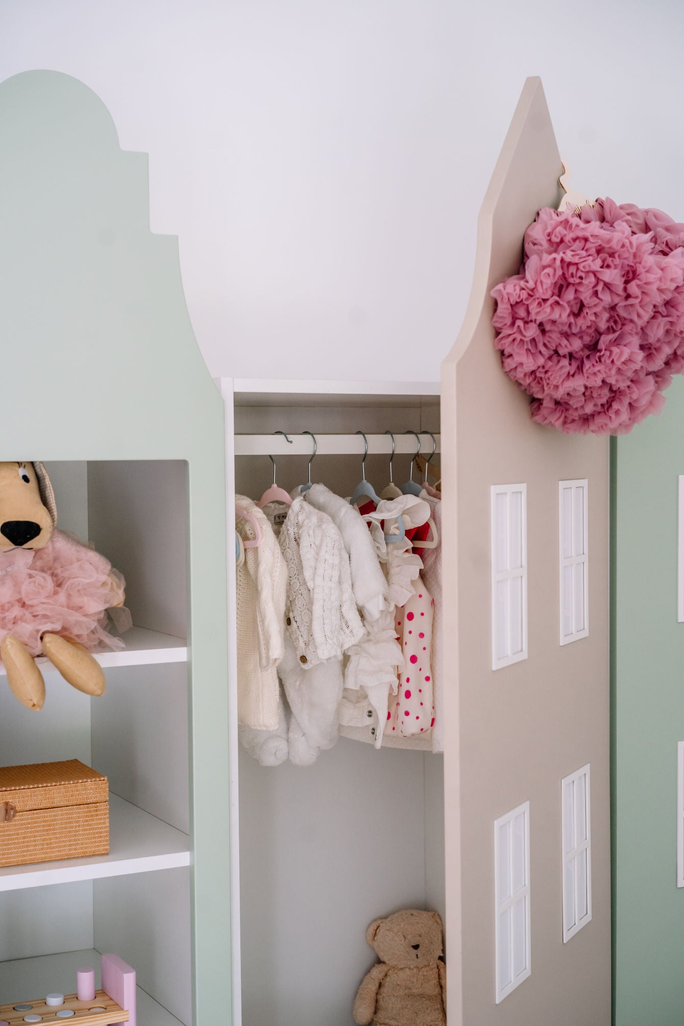 Kinderkleiderschrank Modell Leon in Farbe von Domo Kids