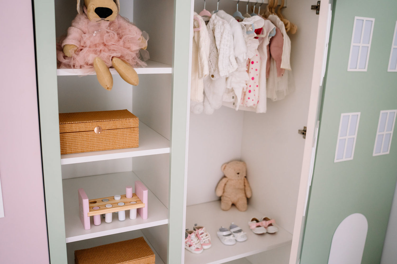 Kinderkleiderschrank Modell Leon in Farbe von Domo Kids